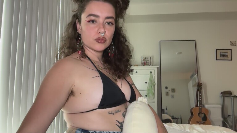 Velvette_Peach's Streamate show and profile