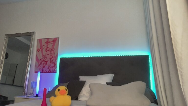 VIRGINIECAPRICE's Streamate show and profile