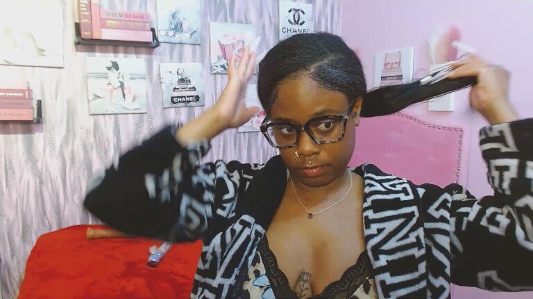 SymoneMonae's Streamate show and profile