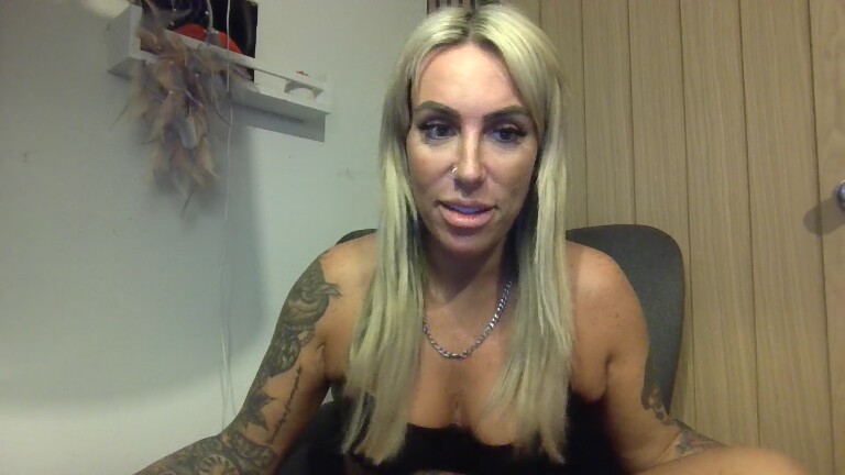 PoppyIngal's Streamate show and profile