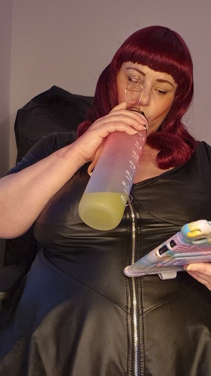 TheDevineMissDeviant